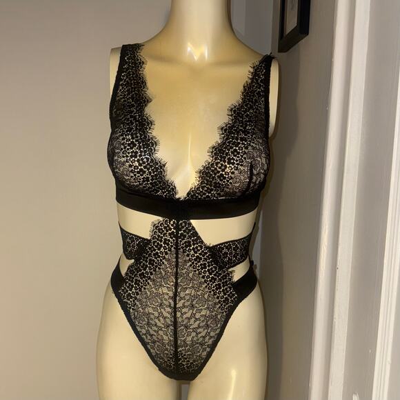 Victoria's Secret Size Medium sexy cutout lingerie black NWT - Picture 11 of 12
